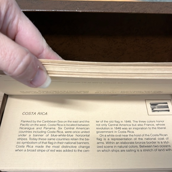 Franklin Mint Flags of The World collectible gold miniatures - Picture 7 of 17